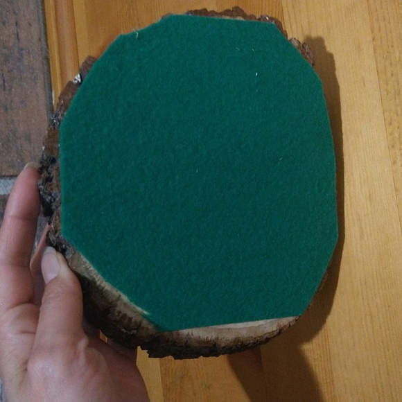 Sliced tree trunk painted shellac bear picture - Picture 7 of 10